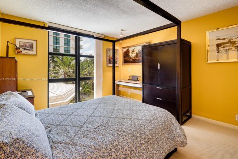 Condo in Key Biscayne, Florida, 3 bedrooms  № 1736137 - photo 12