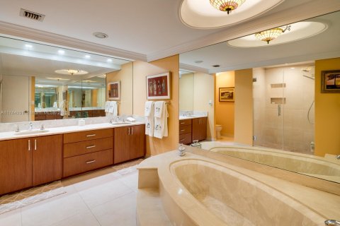 Condo in Key Biscayne, Florida, 3 bedrooms  № 1736137 - photo 11