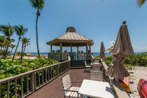Condo in Key Biscayne, Florida, 3 bedrooms  № 1736137 - photo 18