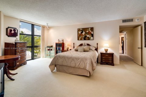 Condo in Key Biscayne, Florida, 3 bedrooms  № 1736137 - photo 9