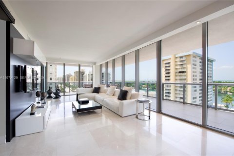Condo in Miami Beach, Florida, 3 bedrooms № 2079700