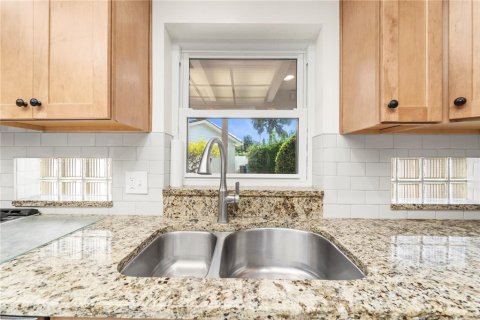 Villa ou maison à vendre à Saint Petersburg, Floride: 4 chambres, 211.82 m2 № 2147559 - photo 10