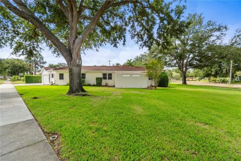 Villa ou maison à vendre à Saint Petersburg, Floride: 4 chambres, 211.82 m2 № 2147559 - photo 2