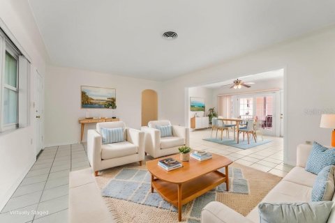 Villa ou maison à vendre à Saint Petersburg, Floride: 4 chambres, 211.82 m2 № 2147559 - photo 4