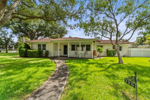 Villa ou maison à Saint Petersburg, Floride 4 chambres, 211.82 m2 № 2147559