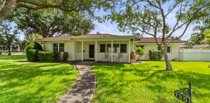 Villa ou maison à Saint Petersburg, Floride 4 chambres, 211.82 m2 № 2147559