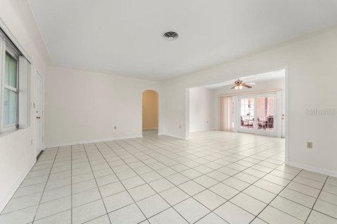 Villa ou maison à vendre à Saint Petersburg, Floride: 4 chambres, 211.82 m2 № 2147559 - photo 5