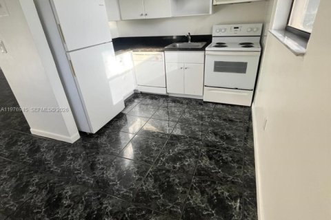 Condominio en venta en North Miami Beach, Florida, 1 dormitorio, 60.67 m2 № 2044418 - foto 4