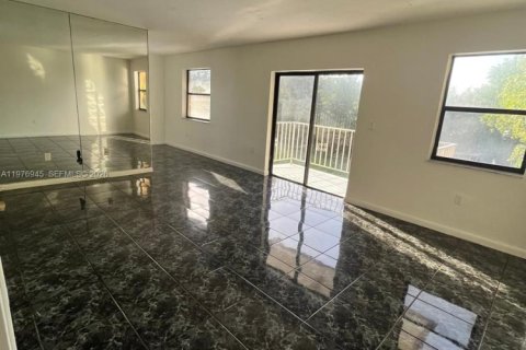 Condominio en venta en North Miami Beach, Florida, 1 dormitorio, 60.67 m2 № 2044418 - foto 3