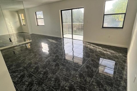 Condominio en venta en North Miami Beach, Florida, 1 dormitorio, 60.67 m2 № 2044418 - foto 2