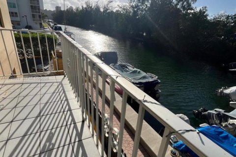 Condominio en venta en North Miami Beach, Florida, 1 dormitorio, 60.67 m2 № 2044418 - foto 12