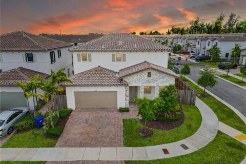 Casa en venta en Homestead, Florida, 5 dormitorios, 224.64 m2 № 1823378 - foto 1