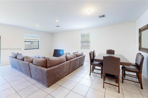 Casa en venta en Homestead, Florida, 5 dormitorios, 224.64 m2 № 1823378 - foto 8