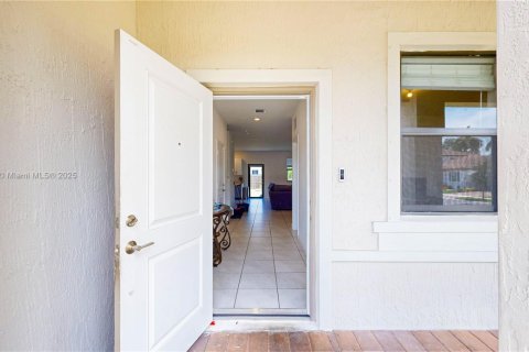 Casa en venta en Homestead, Florida, 5 dormitorios, 224.64 m2 № 1823378 - foto 5