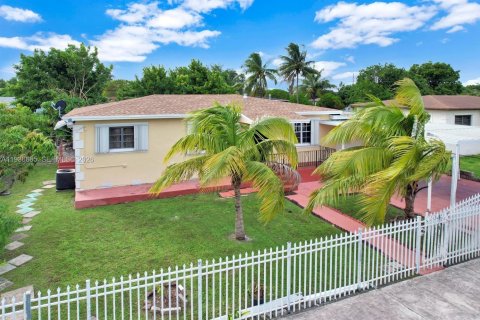 Casa en venta en Miami, Florida, 4 dormitorios, 135.54 m2 № 1995373 - foto 2