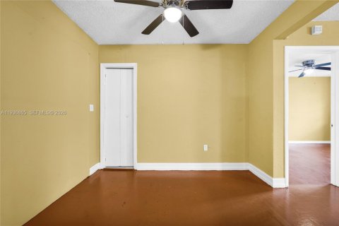 Casa en venta en Miami, Florida, 4 dormitorios, 135.54 m2 № 1995373 - foto 13