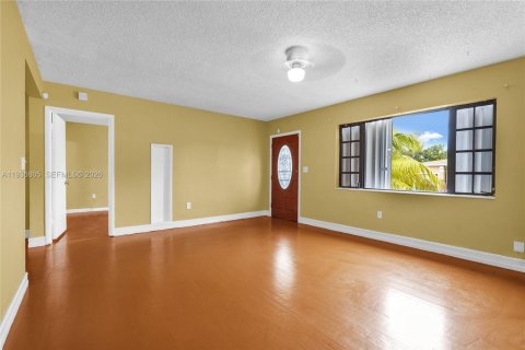 Casa en venta en Miami, Florida, 4 dormitorios, 135.54 m2 № 1995373 - foto 10