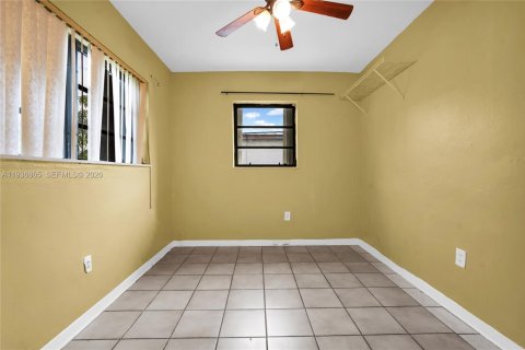 Casa en venta en Miami, Florida, 4 dormitorios, 135.54 m2 № 1995373 - foto 30