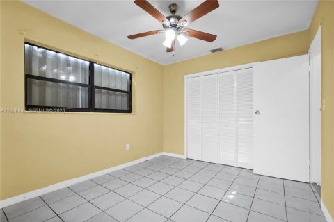 Casa en venta en Miami, Florida, 4 dormitorios, 135.54 m2 № 1995373 - foto 26