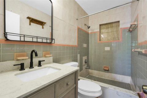 Casa en venta en Miami, Florida, 4 dormitorios, 135.54 m2 № 1995373 - foto 21