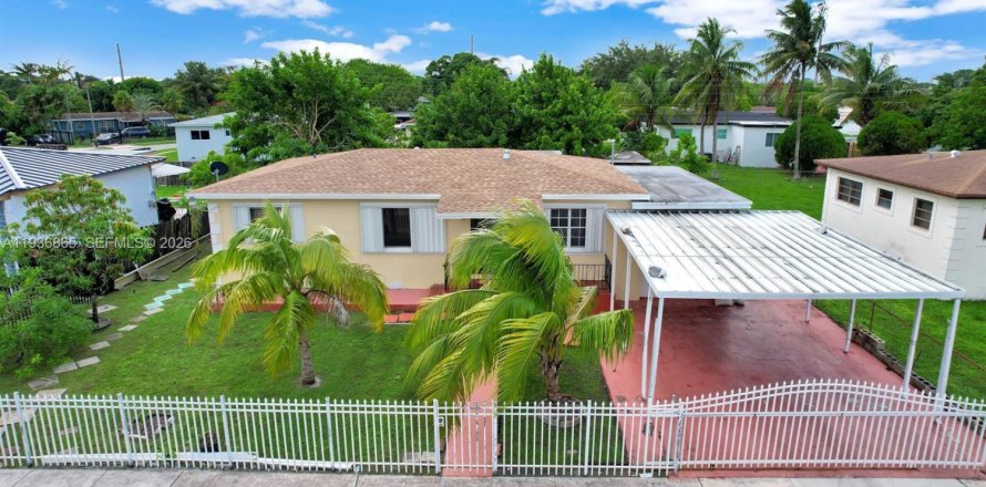 Casa en Miami, Florida 4 dormitorios, 135.54 m2 № 1995373