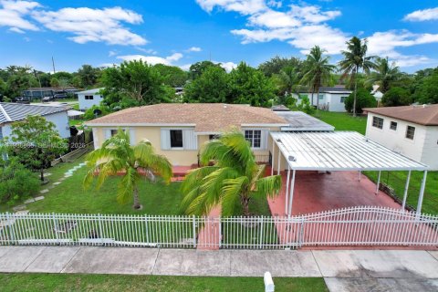 Casa en venta en Miami, Florida, 4 dormitorios, 135.54 m2 № 1995373 - foto 7