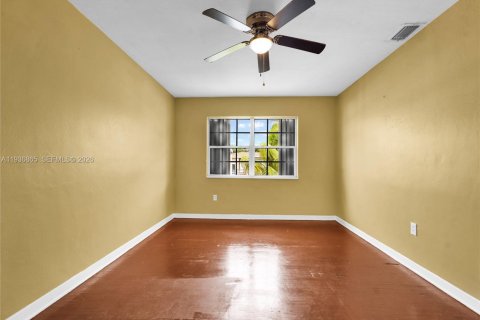 Casa en venta en Miami, Florida, 4 dormitorios, 135.54 m2 № 1995373 - foto 20