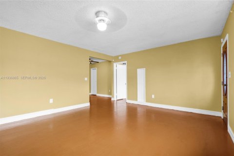 Casa en venta en Miami, Florida, 4 dormitorios, 135.54 m2 № 1995373 - foto 11