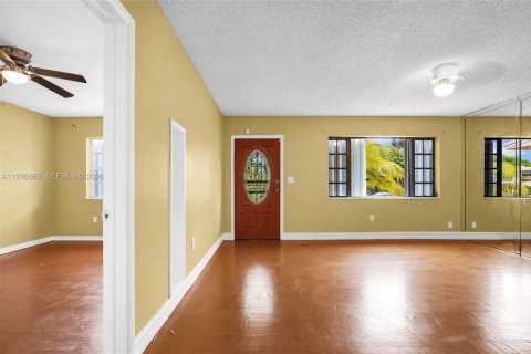 Casa en venta en Miami, Florida, 4 dormitorios, 135.54 m2 № 1995373 - foto 18