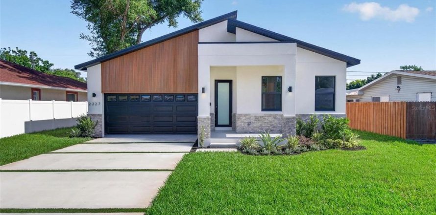 Villa ou maison à Saint Petersburg, Floride 3 chambres, 182.09 m2 № 2280582