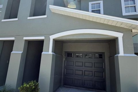 Adosado en PALM RIVER TOWNHOMES en Tampa, Florida 2 dormitorios, 111.48 m2 № 2107659