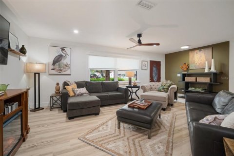 Casa en venta en Brandon, Florida, 4 dormitorios, 144.09 m2 № 2383896 - foto 3