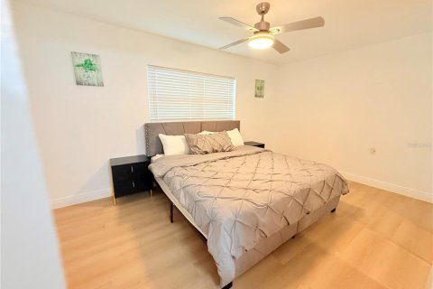 House in Saint Petersburg, Florida 5 bedrooms, 237.92 sq.m. № 2314374 - photo 20