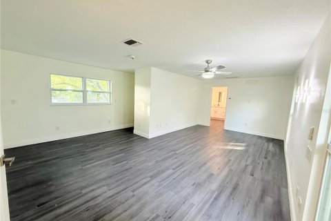 House in Saint Petersburg, Florida 5 bedrooms, 237.92 sq.m. № 2314374 - photo 15