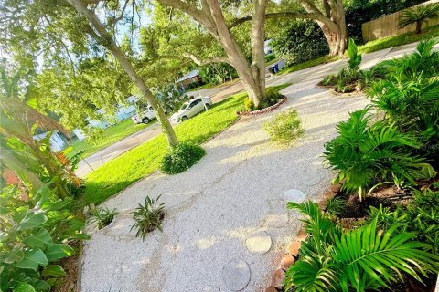 House in Saint Petersburg, Florida 5 bedrooms, 237.92 sq.m. № 2314374 - photo 4
