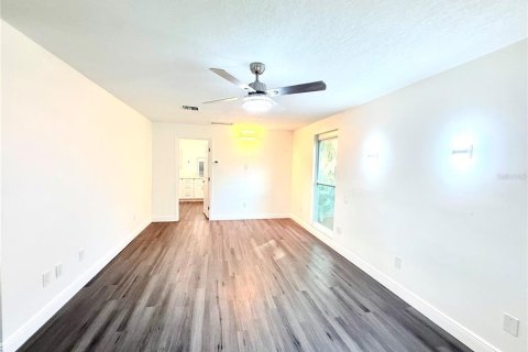 House in Saint Petersburg, Florida 5 bedrooms, 237.92 sq.m. № 2314374 - photo 17