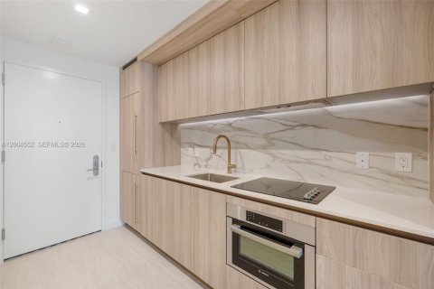 Снять в аренду кондоминиум в Майами, Флорида 1 спальня, 62.24м2, № 2145899 - фото 2