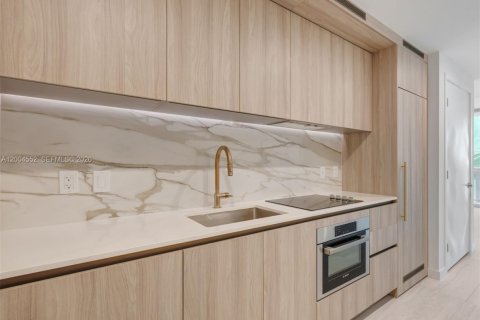 Снять в аренду кондоминиум в Майами, Флорида 1 спальня, 62.24м2, № 2145899 - фото 3