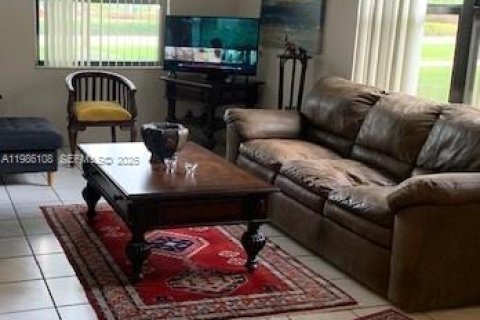 Снять в аренду таунхаус в Уэстон, Флорида 3 спальни, 144.93м2, № 2048120 - фото 6