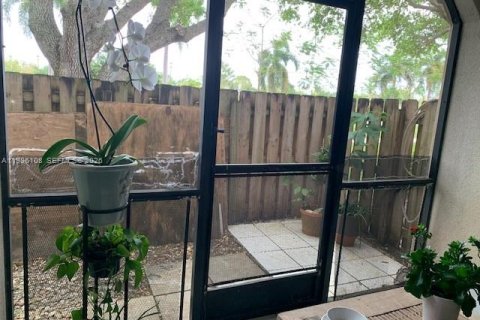 Снять в аренду таунхаус в Уэстон, Флорида 3 спальни, 144.93м2, № 2048120 - фото 16