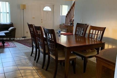 Снять в аренду таунхаус в Уэстон, Флорида 3 спальни, 144.93м2, № 2048120 - фото 5