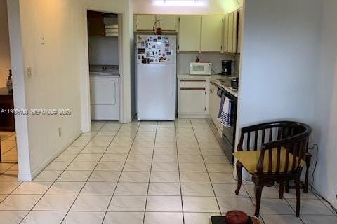 Снять в аренду таунхаус в Уэстон, Флорида 3 спальни, 144.93м2, № 2048120 - фото 8