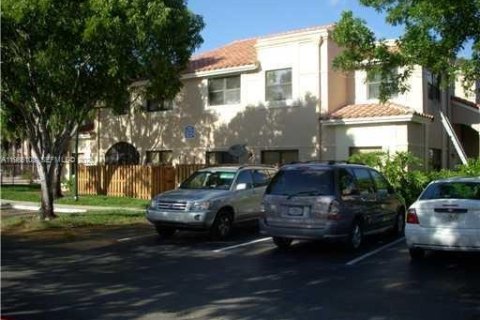 Снять в аренду таунхаус в Уэстон, Флорида 3 спальни, 144.93м2, № 2048120 - фото 3