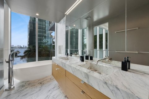 Condo in Miami Beach, Florida, 3 bedrooms  № 1948120 - photo 15
