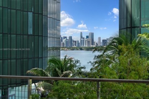 Condo in Miami Beach, Florida, 3 bedrooms  № 1948120 - photo 2