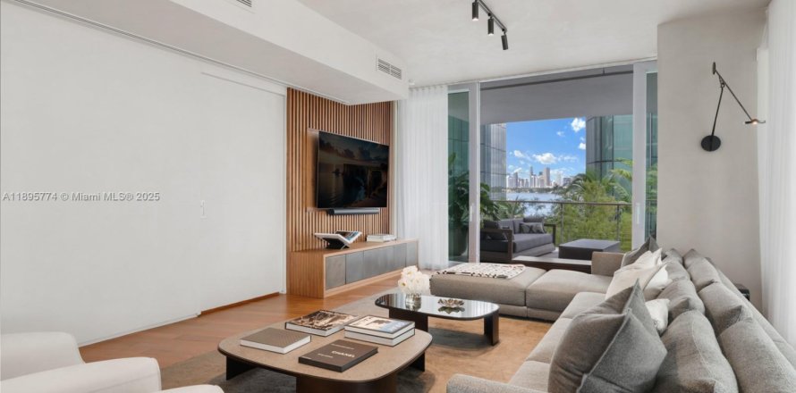 Condo in Miami Beach, Florida, 3 bedrooms  № 1948120