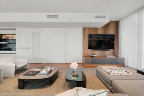 Condo in Miami Beach, Florida, 3 bedrooms  № 1948120 - photo 11