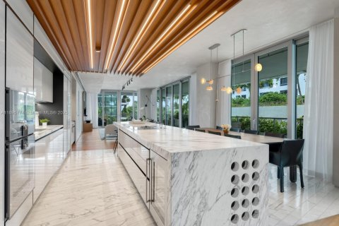 Condo in Miami Beach, Florida, 3 bedrooms  № 1948120 - photo 8