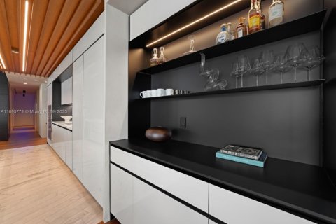 Condo in Miami Beach, Florida, 3 bedrooms  № 1948120 - photo 9