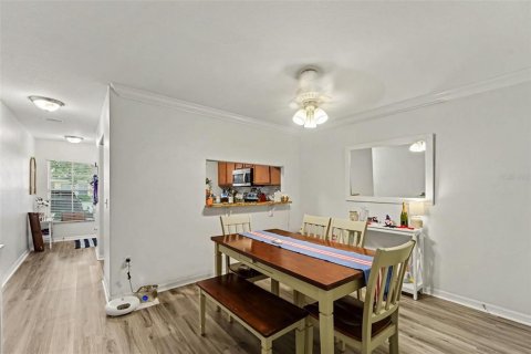 Townhouse in Zephyrhills, Florida 2 bedrooms, 145.02 sq.m. № 2222711 - photo 10